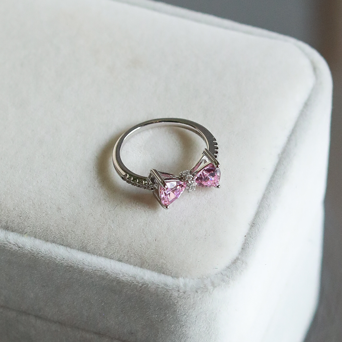 Anillo Moño con Piedra Rosada