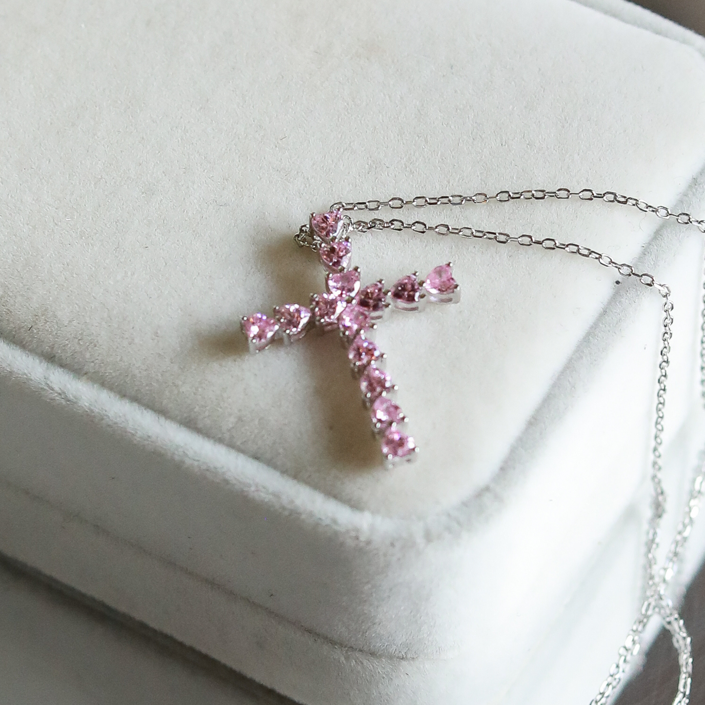 Collar Cruz en Plateado y Rosado