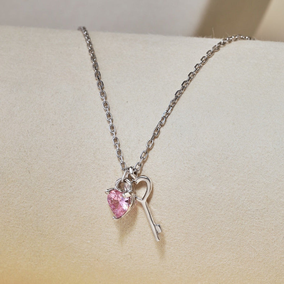 Collar Llave de Corazón con piedra Rosa